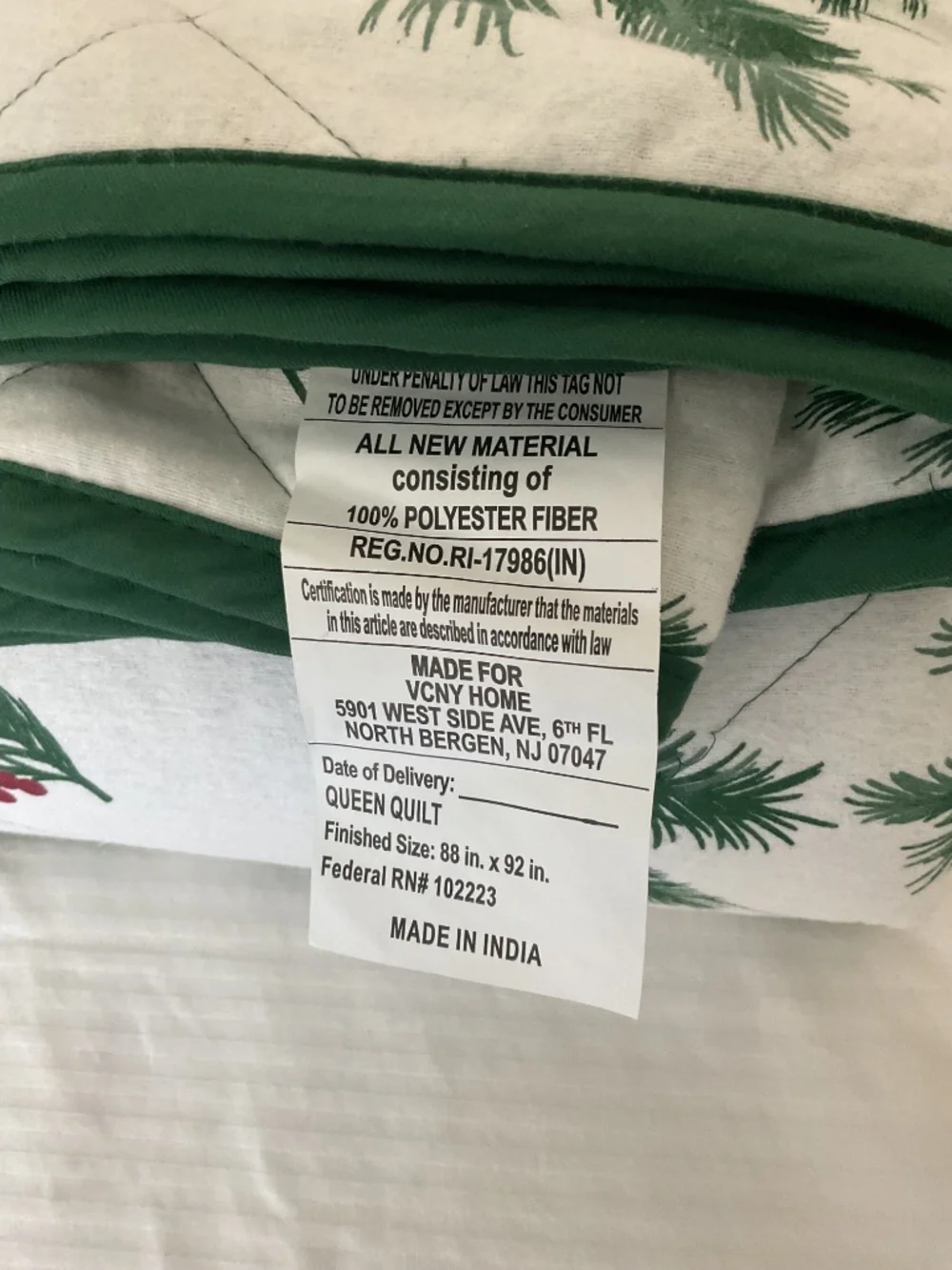 NWT Hallmark winter berry quilt with 2 shams queen size